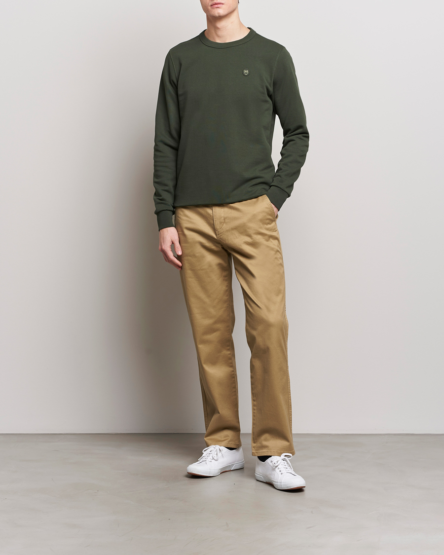 Hombres | Jerséis y prendas de punto | KnowledgeCotton Apparel | Erik Badge Sweatshirt Forest Night