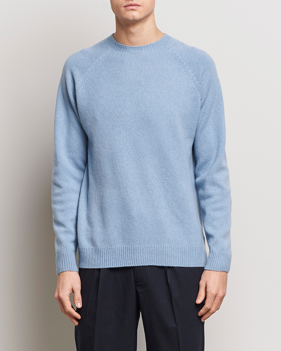 Hombres | Stylesegment Casual Classics | Sunspel | Lambswool Crew Neck Sky Blue