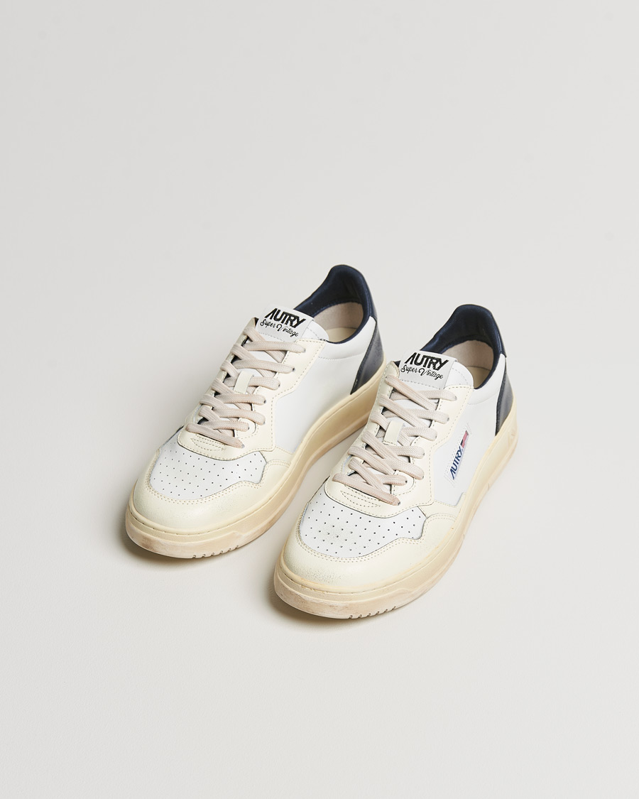 Hombres | Zapatillas bajas | Autry | Super Vintage Low Leather Sneaker White/Navy