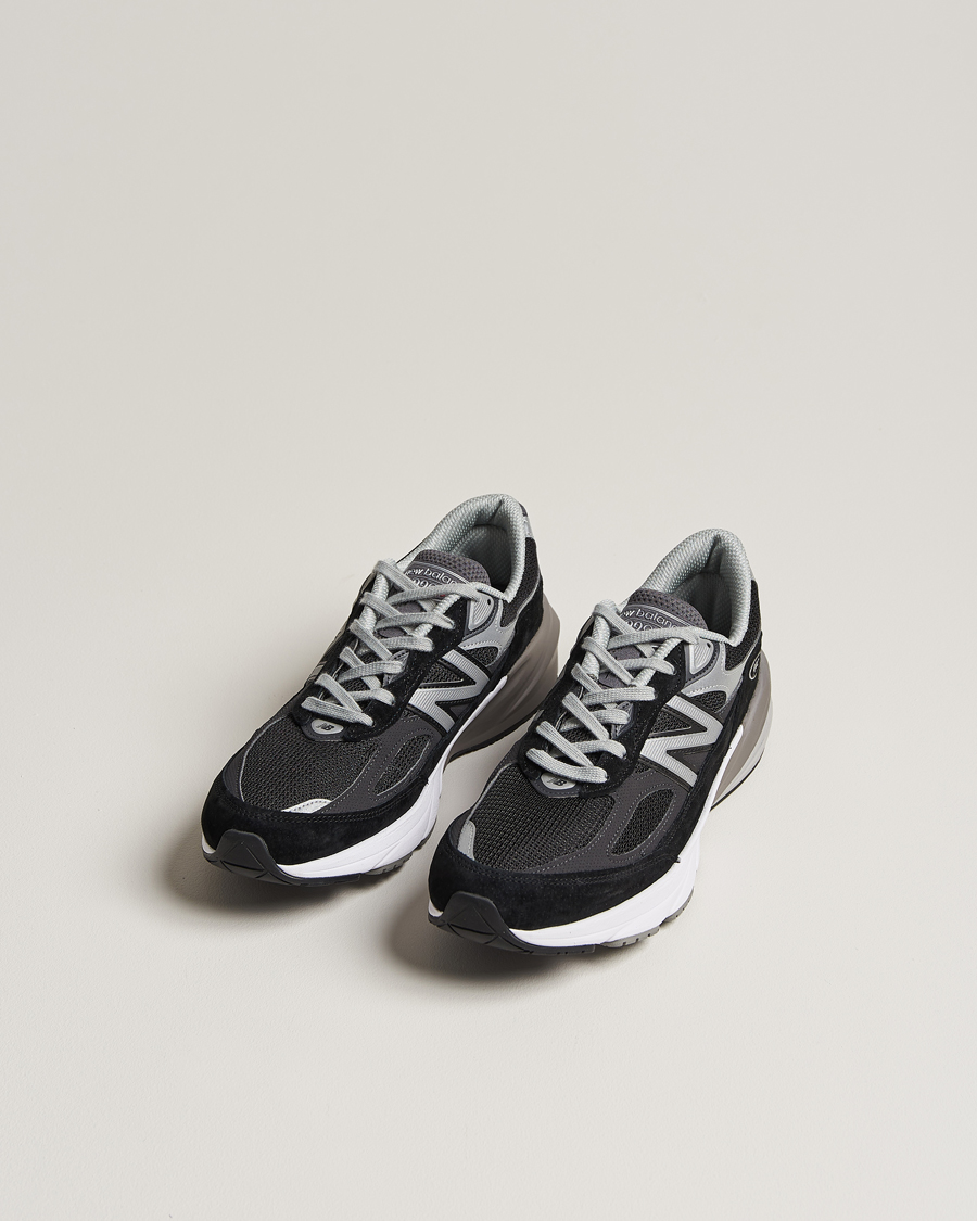 Hombres | Zapatillas negras | New Balance | Made in USA 990v6 Sneakers Black/White