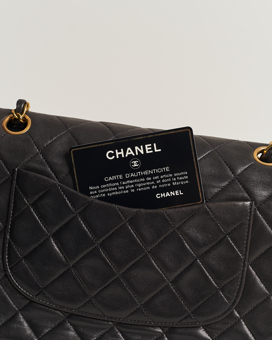 Hombres | Chanel Pre-Owned Classic Medium Flap Bag Calf Leather Black  | Chanel Pre-Owned | Classic Medium Flap Bag Calf Leather Black 