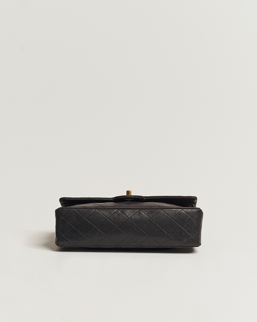 Hombres | Chanel Pre-Owned Classic Medium Flap Bag Calf Leather Black  | Chanel Pre-Owned | Classic Medium Flap Bag Calf Leather Black 