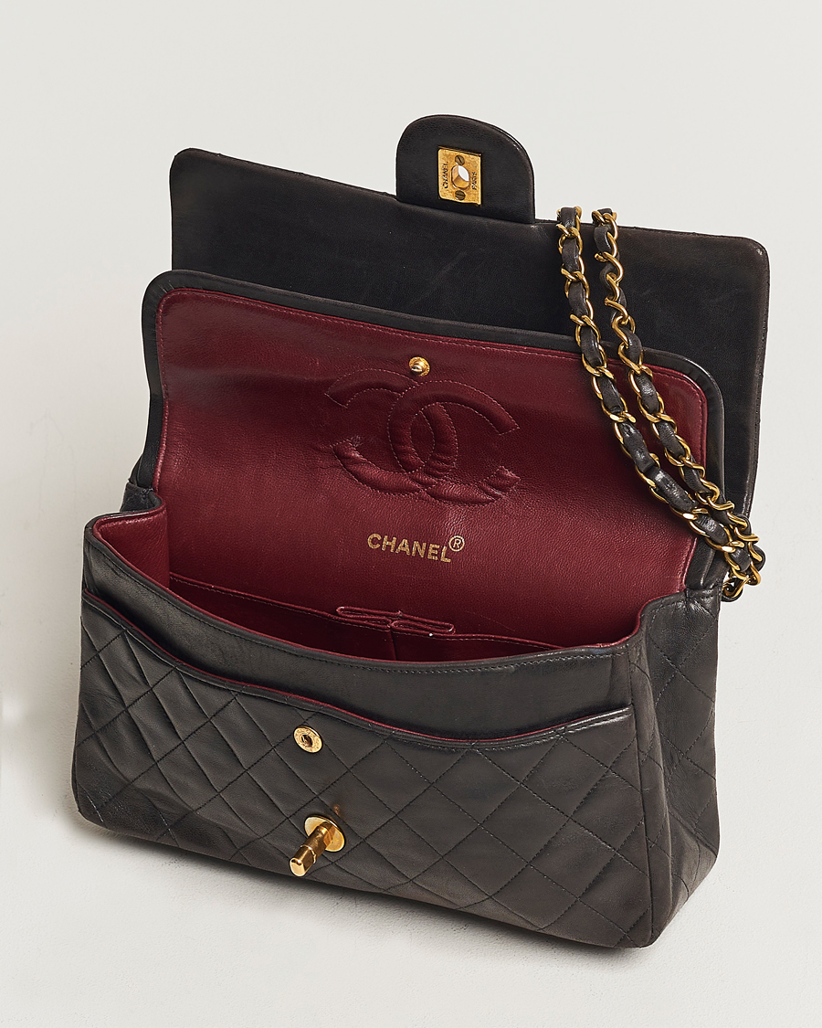 Hombres | Chanel Pre-Owned Classic Medium Flap Bag Calf Leather Black  | Chanel Pre-Owned | Classic Medium Flap Bag Calf Leather Black 