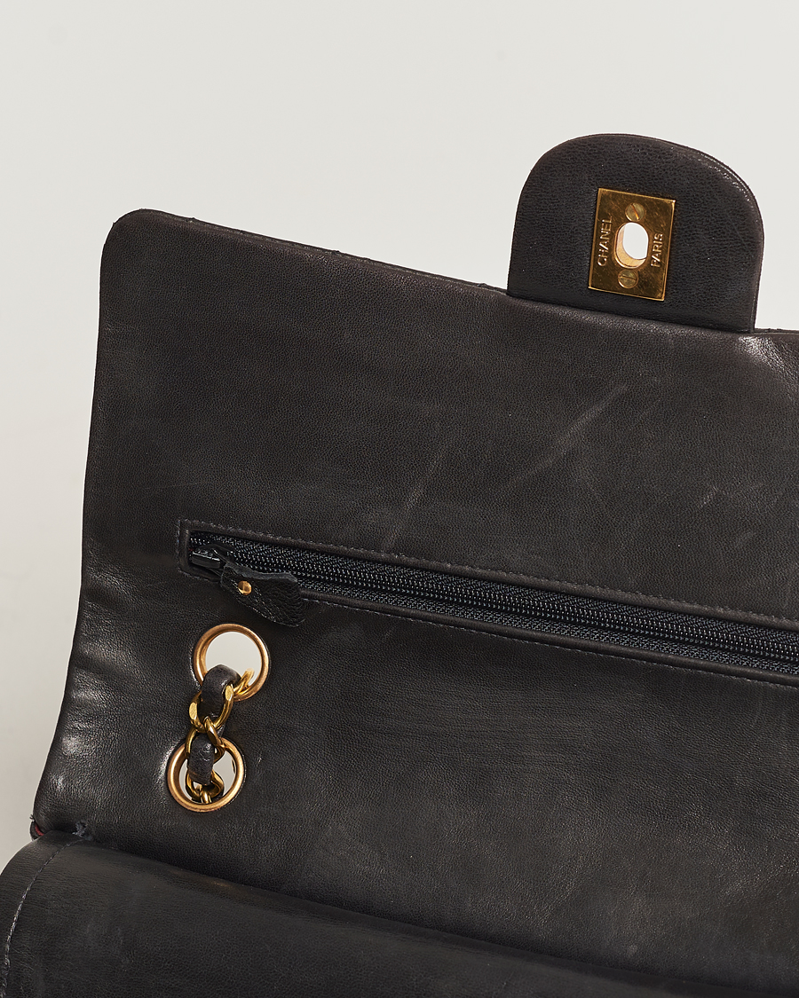 Hombres | Chanel Pre-Owned Classic Medium Flap Bag Calf Leather Black  | Chanel Pre-Owned | Classic Medium Flap Bag Calf Leather Black 