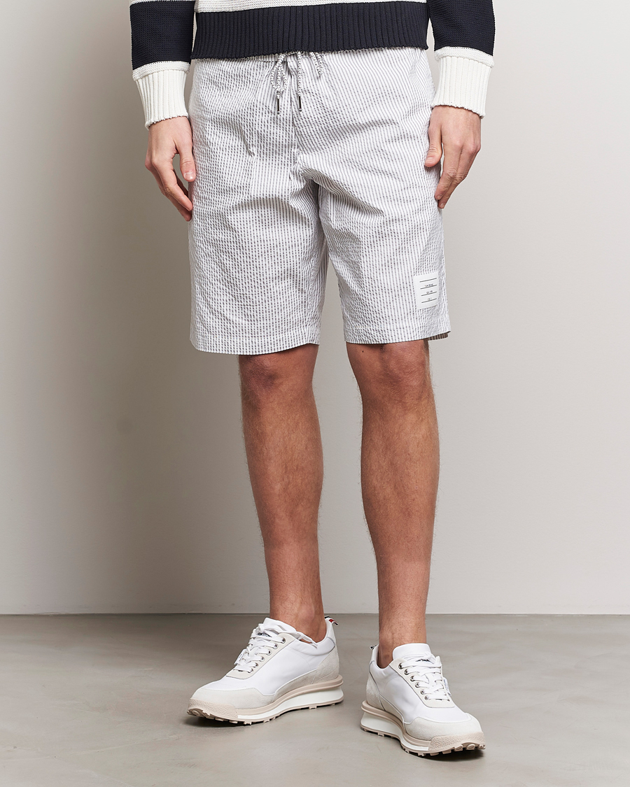 Hombres | Pantalones cortos con cordones | Thom Browne | Seersucker Drawstring Board Shorts Light Grey