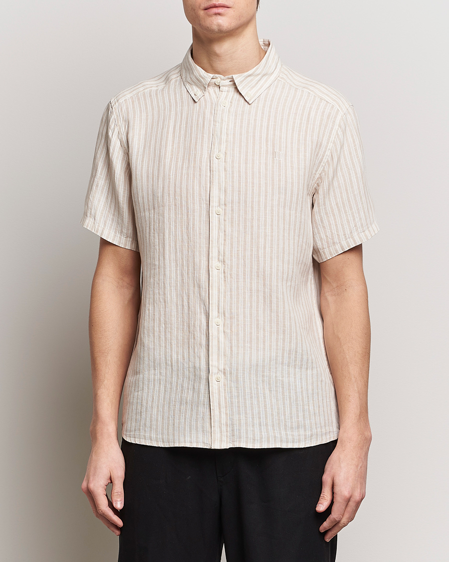 Hombres | Ropa | LES DEUX | Kris Linen Striped Short Sleeve Shirt Sand/Ivory