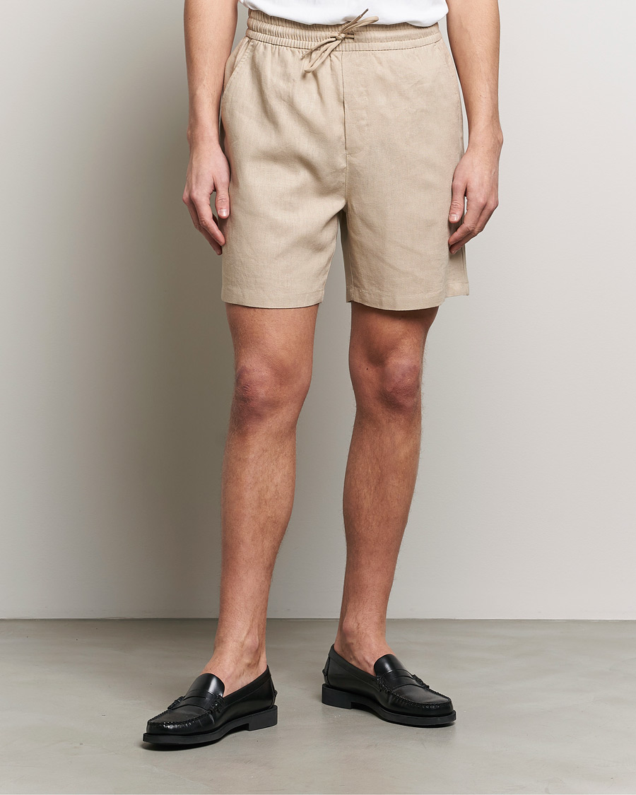 Hombres | Pantalones cortos de lino | LES DEUX | Otto Linen Shorts Light Desert Sand