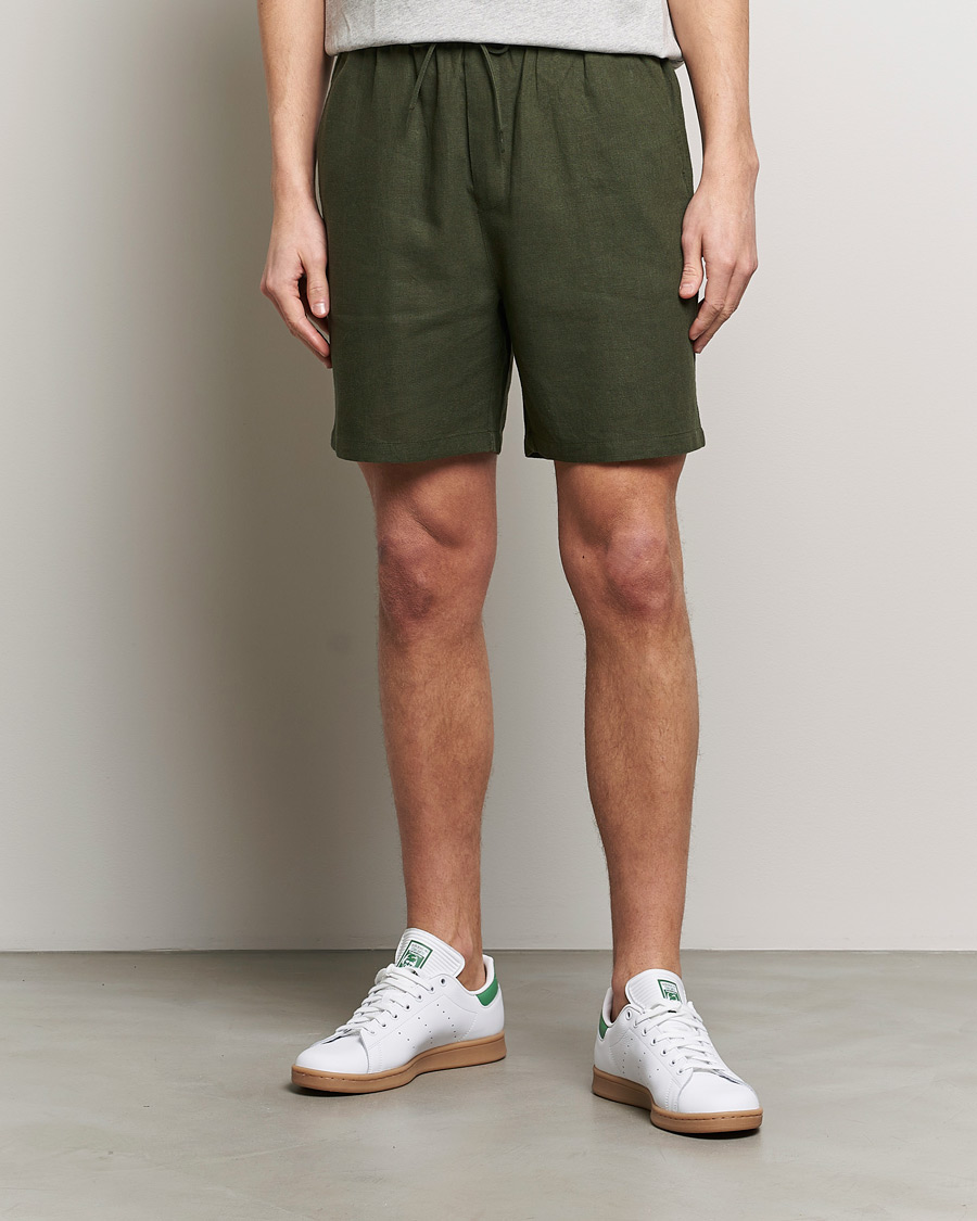 Hombres | Pantalones cortos de lino | LES DEUX | Otto Linen Shorts Forrest Green