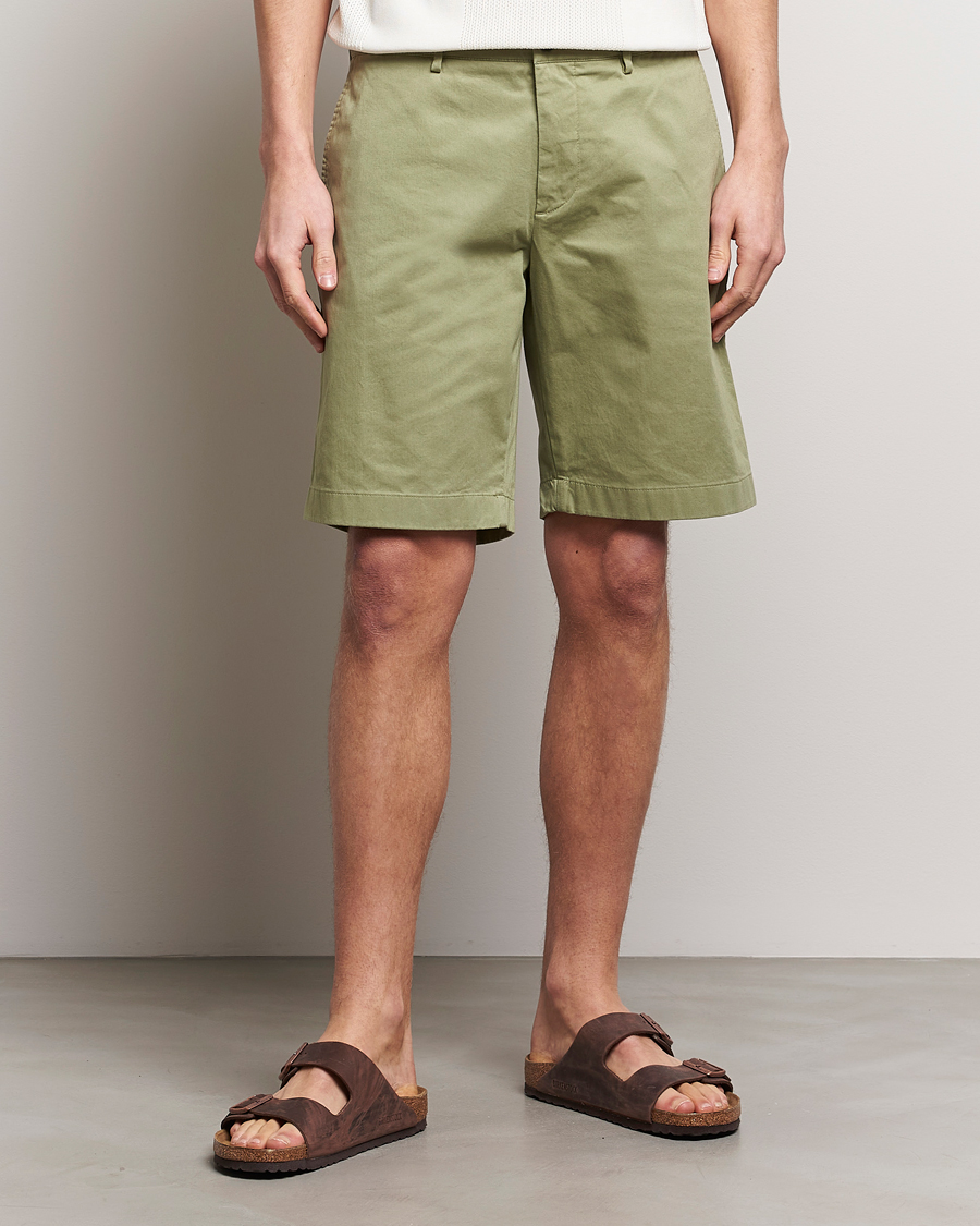 Hombres | Pantalones cortos chinos | J.Lindeberg | Nathan Cloud Satin Shorts Oil Green
