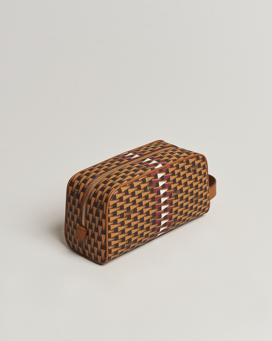 Hombres | Bally Pennant Monogram Leather Washbag Brown | Bally | Pennant Monogram Leather Washbag Brown
