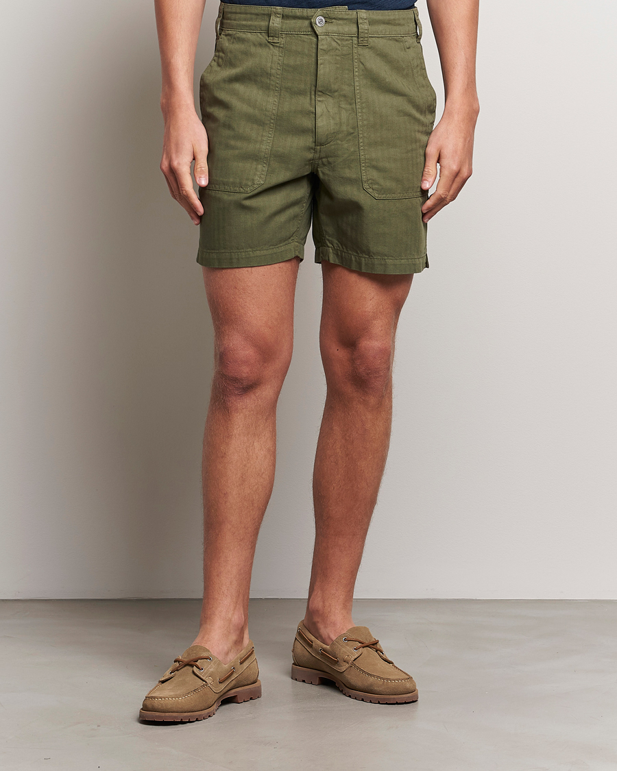 Hombres | Pantalones cortos chinos | Drake\'s | Herringbone Fatigue Cotton Shorts Olive