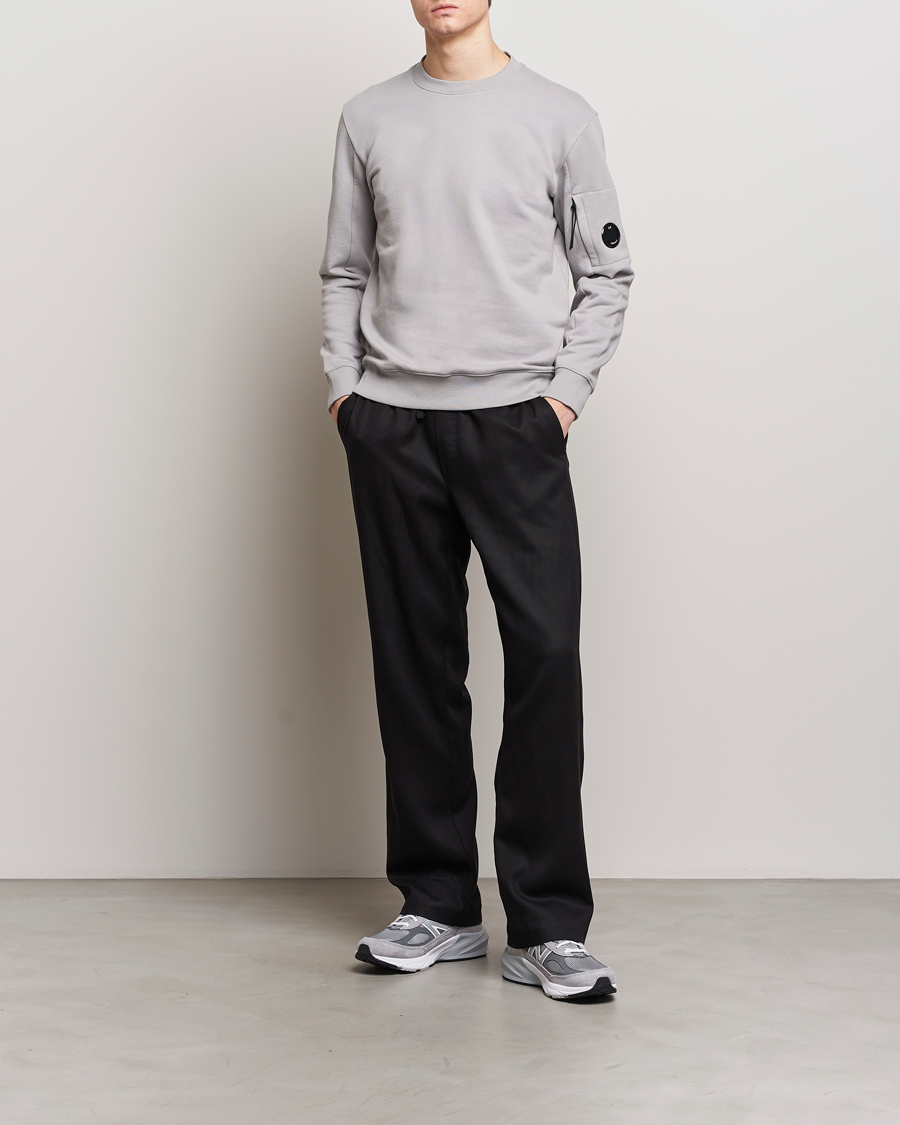 Hombres | Jerséis y prendas de punto | C.P. Company | Diagonal Raised Fleece Lens Sweatshirt Light Grey