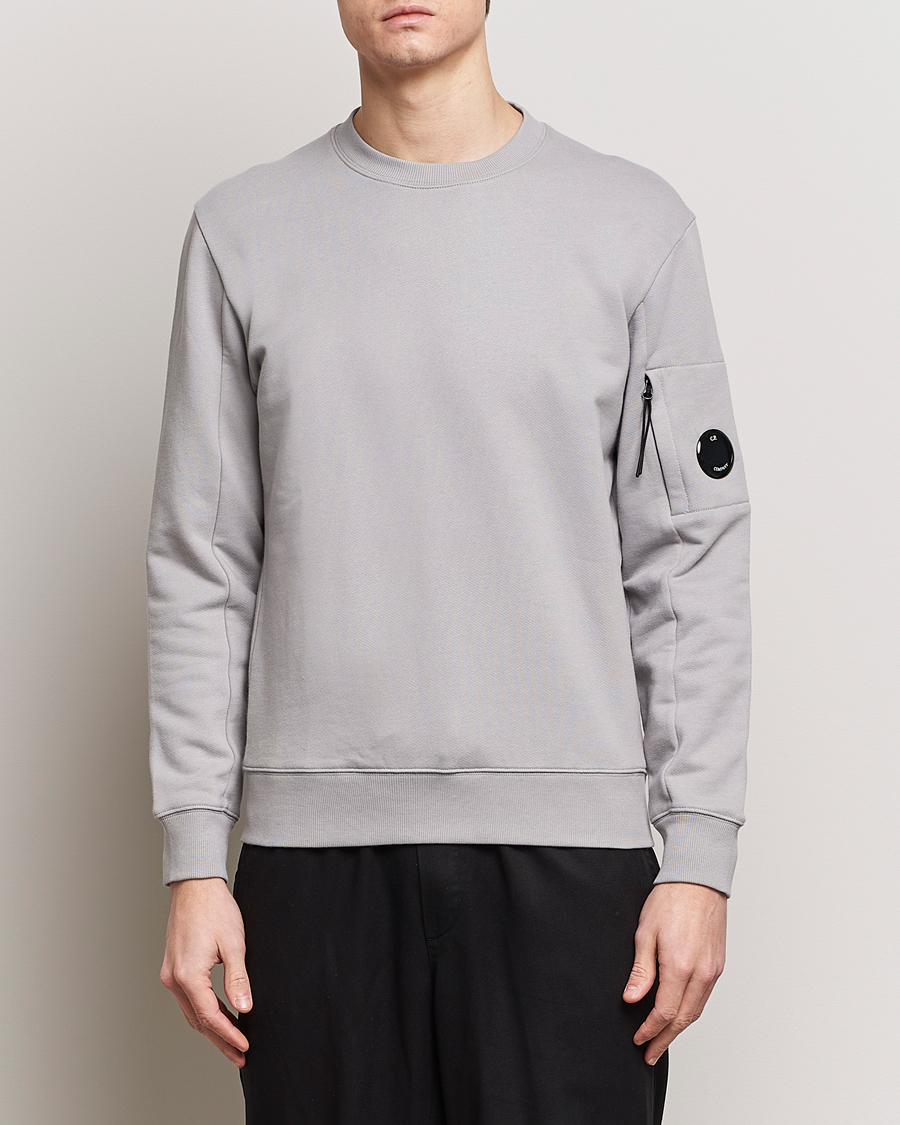 Hombres | Jerséis y prendas de punto | C.P. Company | Diagonal Raised Fleece Lens Sweatshirt Light Grey