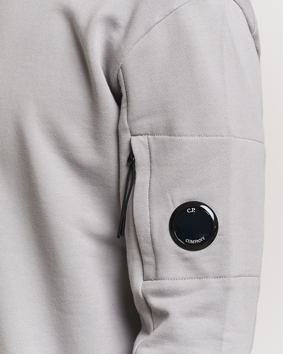 Hombres | Jerséis y prendas de punto | C.P. Company | Diagonal Raised Fleece Lens Sweatshirt Light Grey