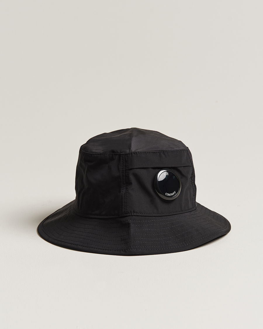 Hombres | C.P. Company Chrome R Bucket Hat Black | C.P. Company | Chrome R Bucket Hat Black
