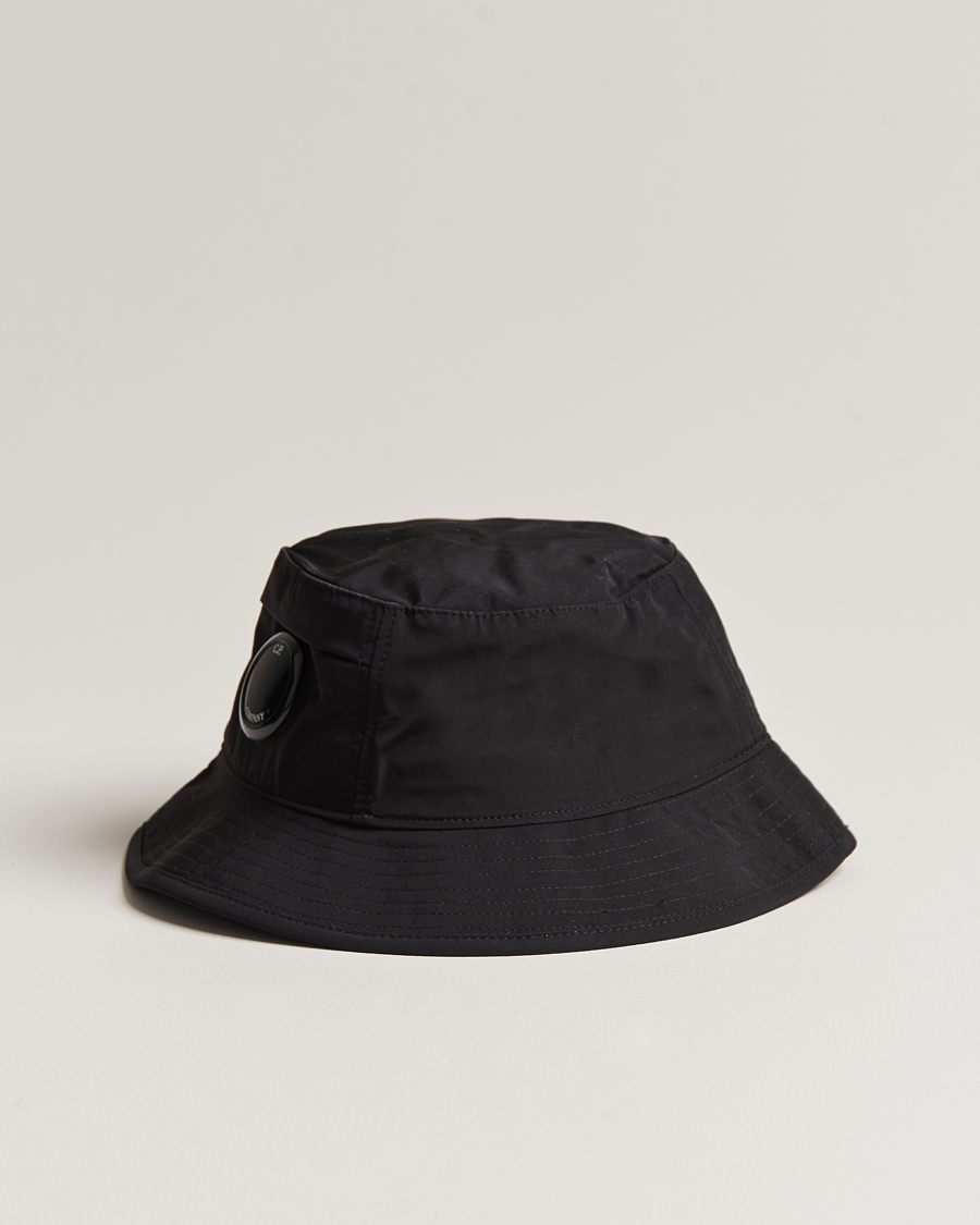 Hombres | C.P. Company Chrome R Bucket Hat Black | C.P. Company | Chrome R Bucket Hat Black