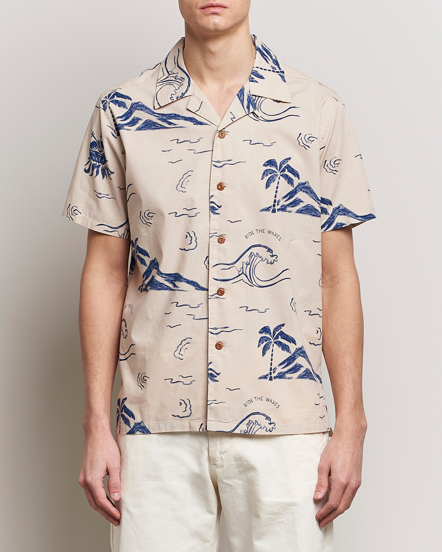 Hombres | Camisas de manga corta | Nudie Jeans | Arvid Printed Waves Hawaii Short Sleeve Shirt Ecru