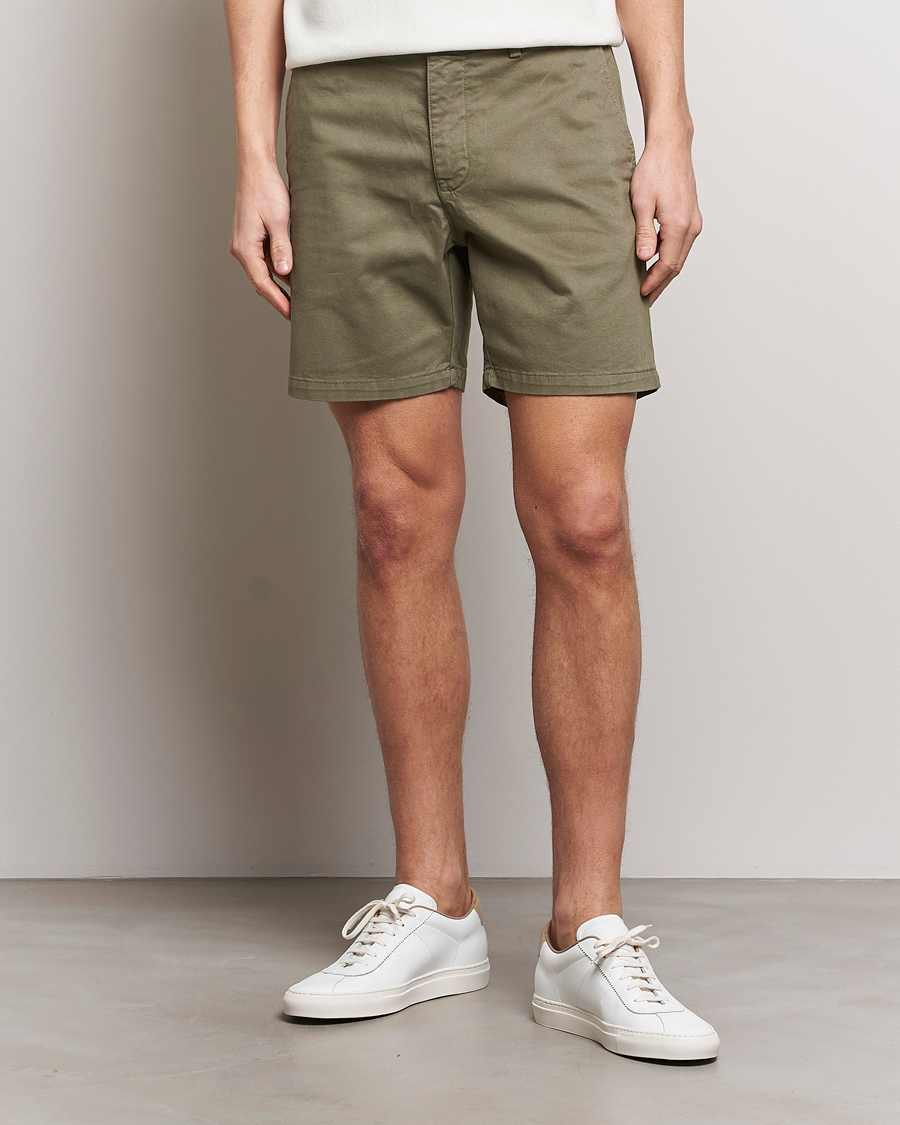 Hombres | Pantalones cortos chinos | Tiger of Sweden | Caid Cotton Chino Shorts Dusty Green