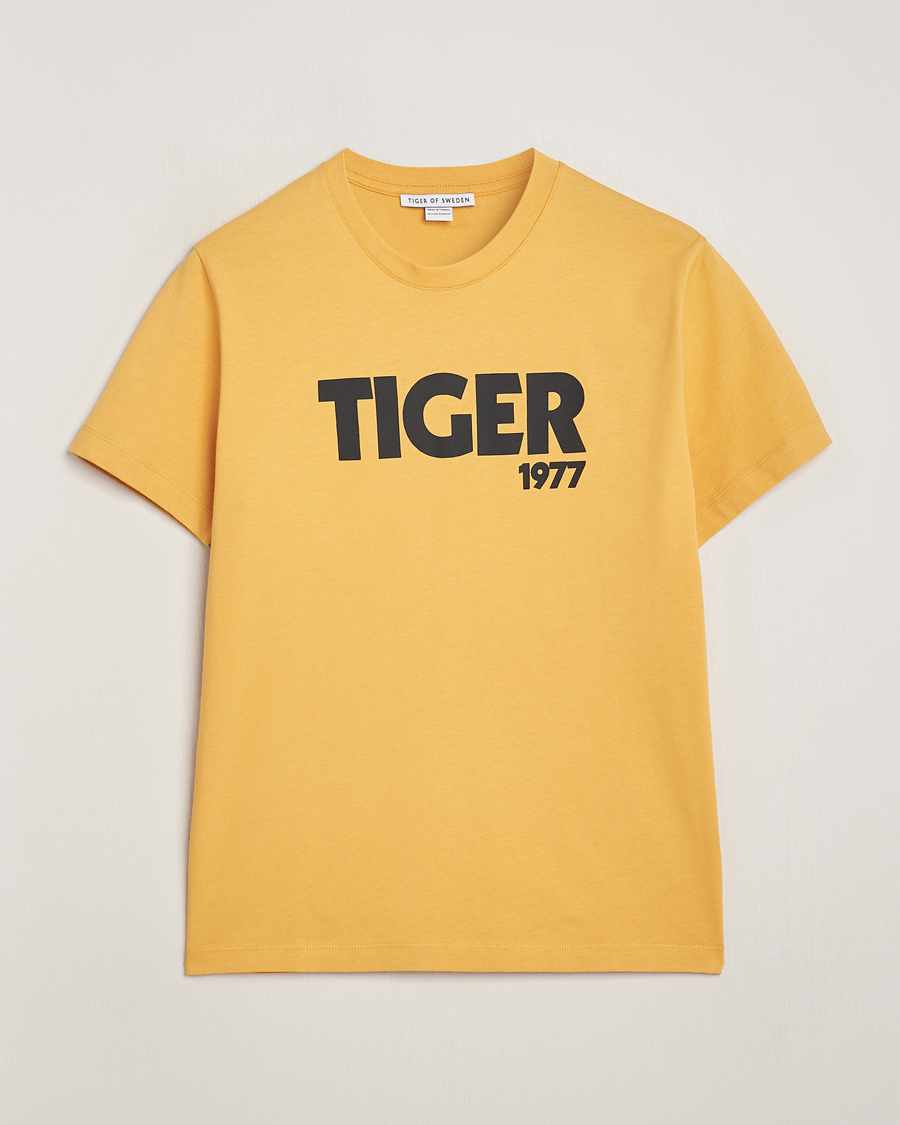 Hombres | Camisetas | Tiger of Sweden | Dillan Crew Neck T-Shirt Yellow