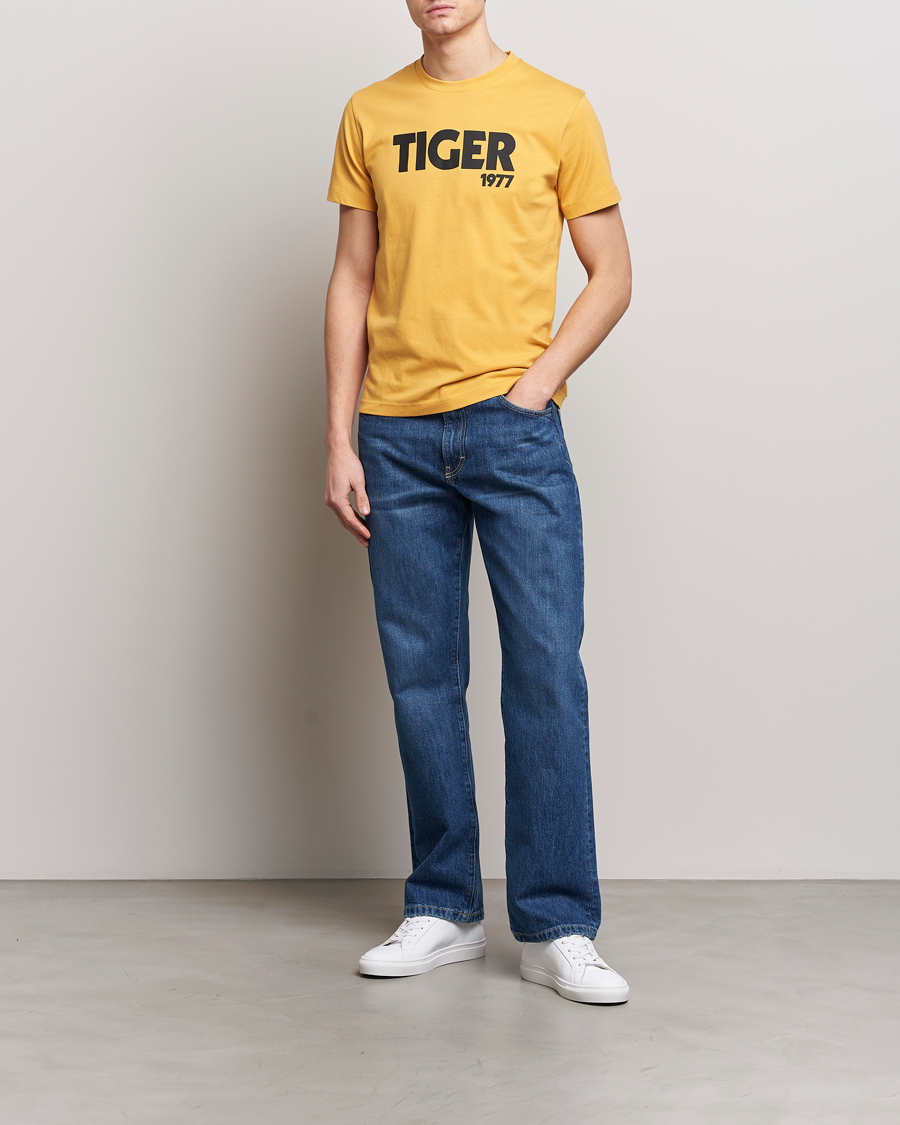 Hombres | Camisetas | Tiger of Sweden | Dillan Crew Neck T-Shirt Yellow