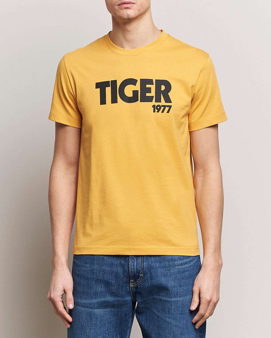 Hombres | Tiger of Sweden | Tiger of Sweden | Dillan Crew Neck T-Shirt Yellow