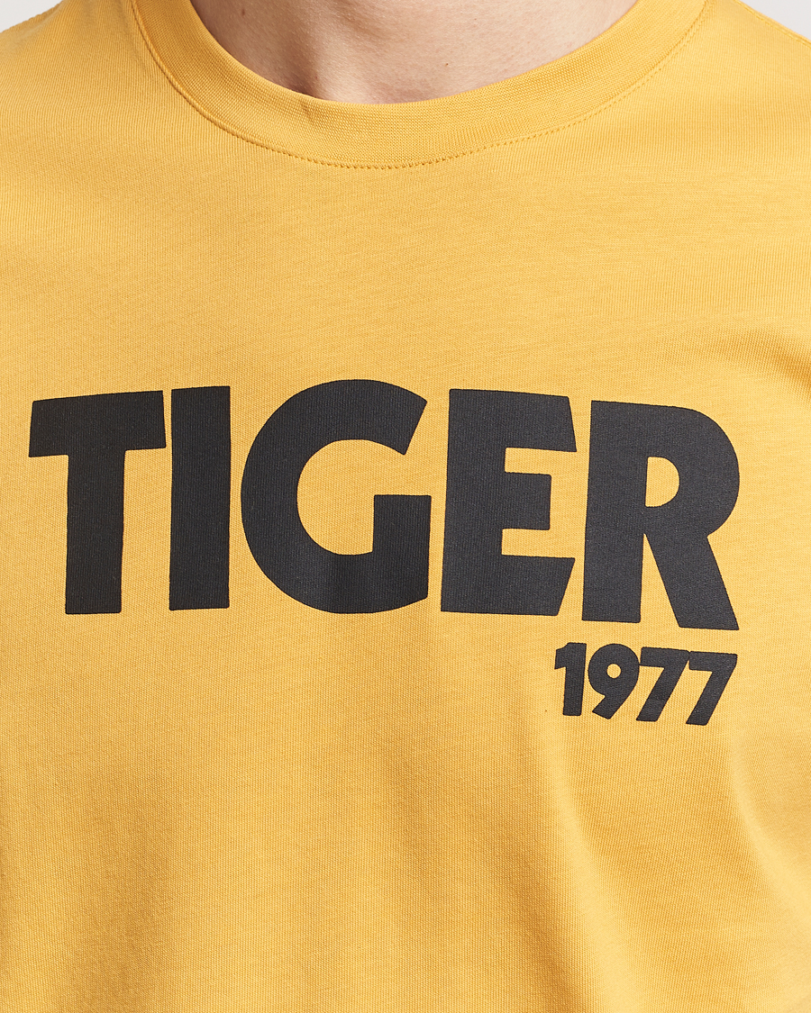 Hombres | Camisetas | Tiger of Sweden | Dillan Crew Neck T-Shirt Yellow