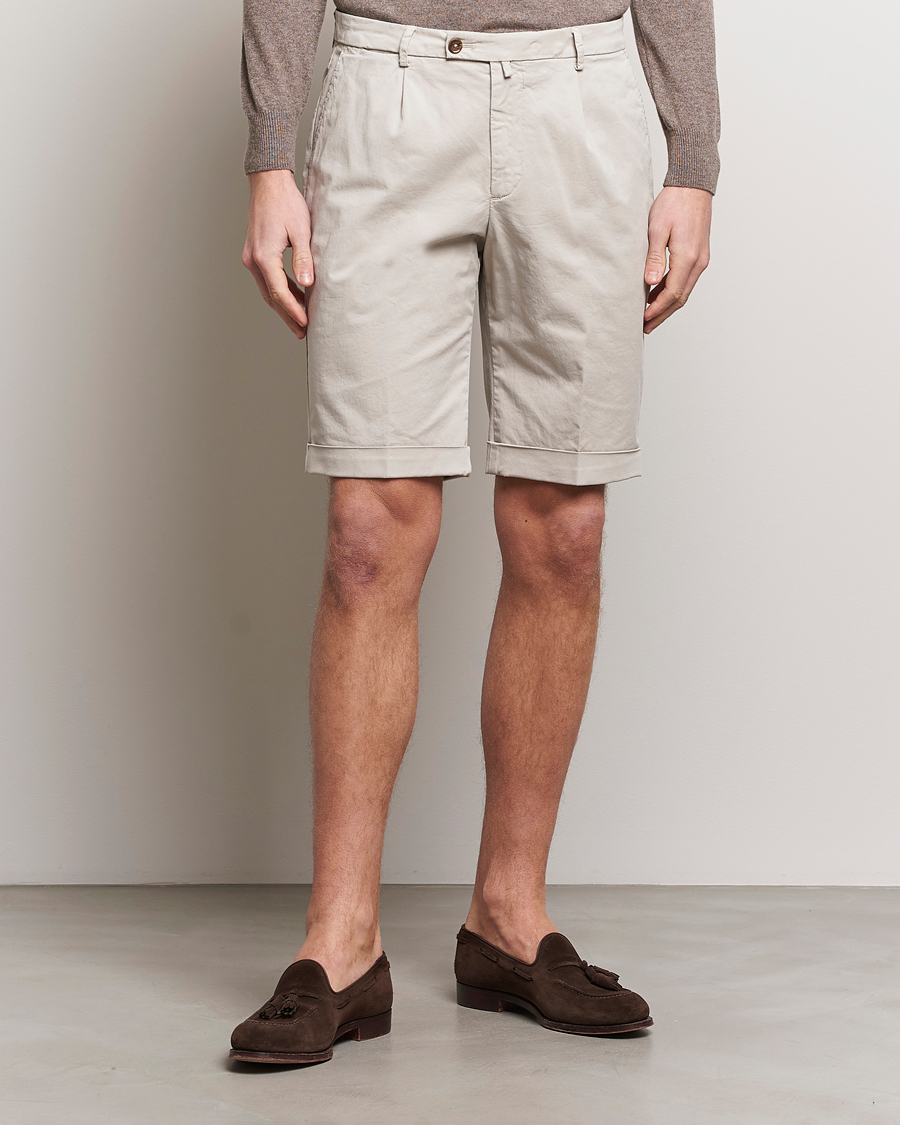 Hombres | Pantalones cortos chinos | Briglia 1949 | Pleated Cotton Shorts Beige