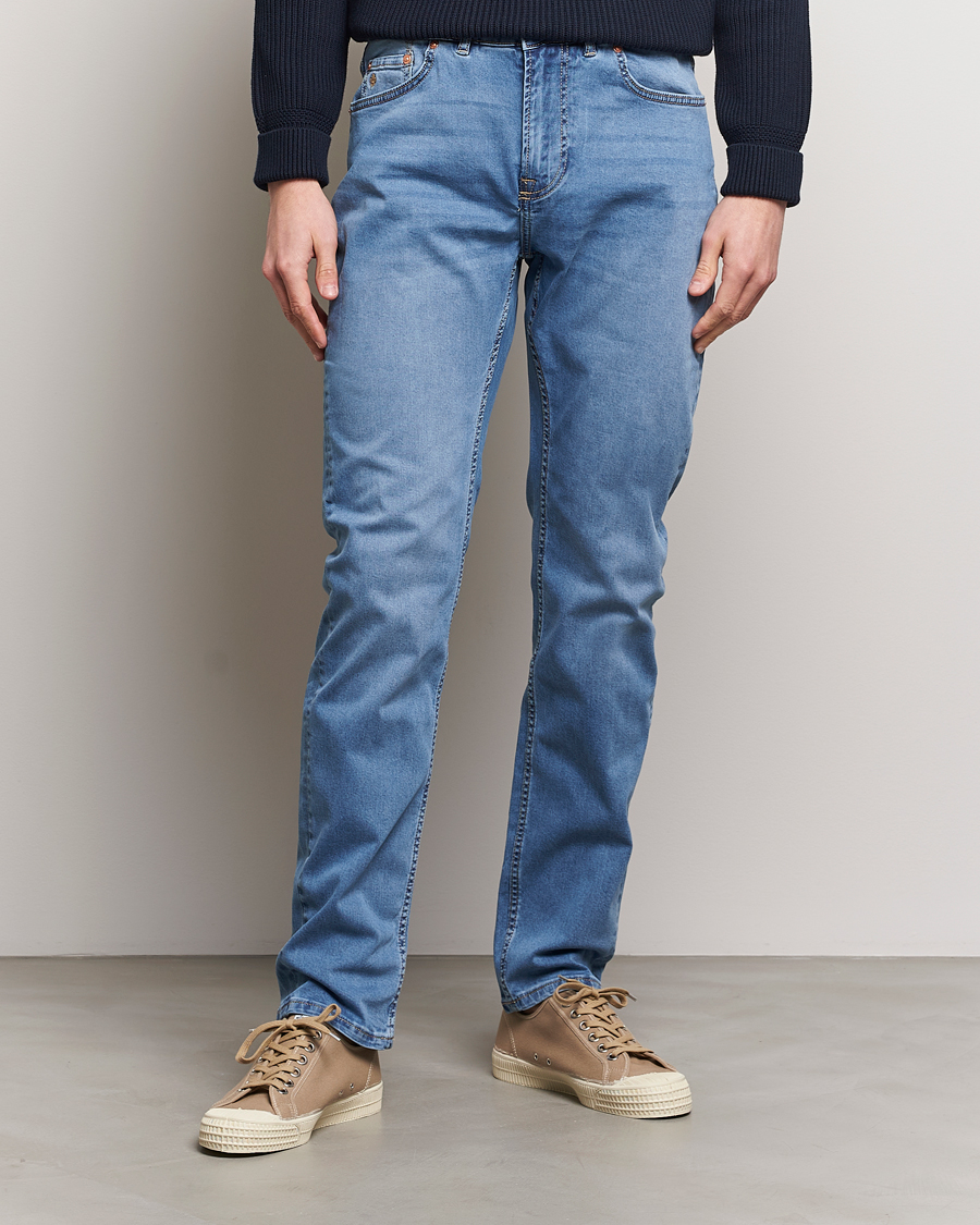 Hombres | Vaqueros | Morris | James Satin Jeans Light Blue