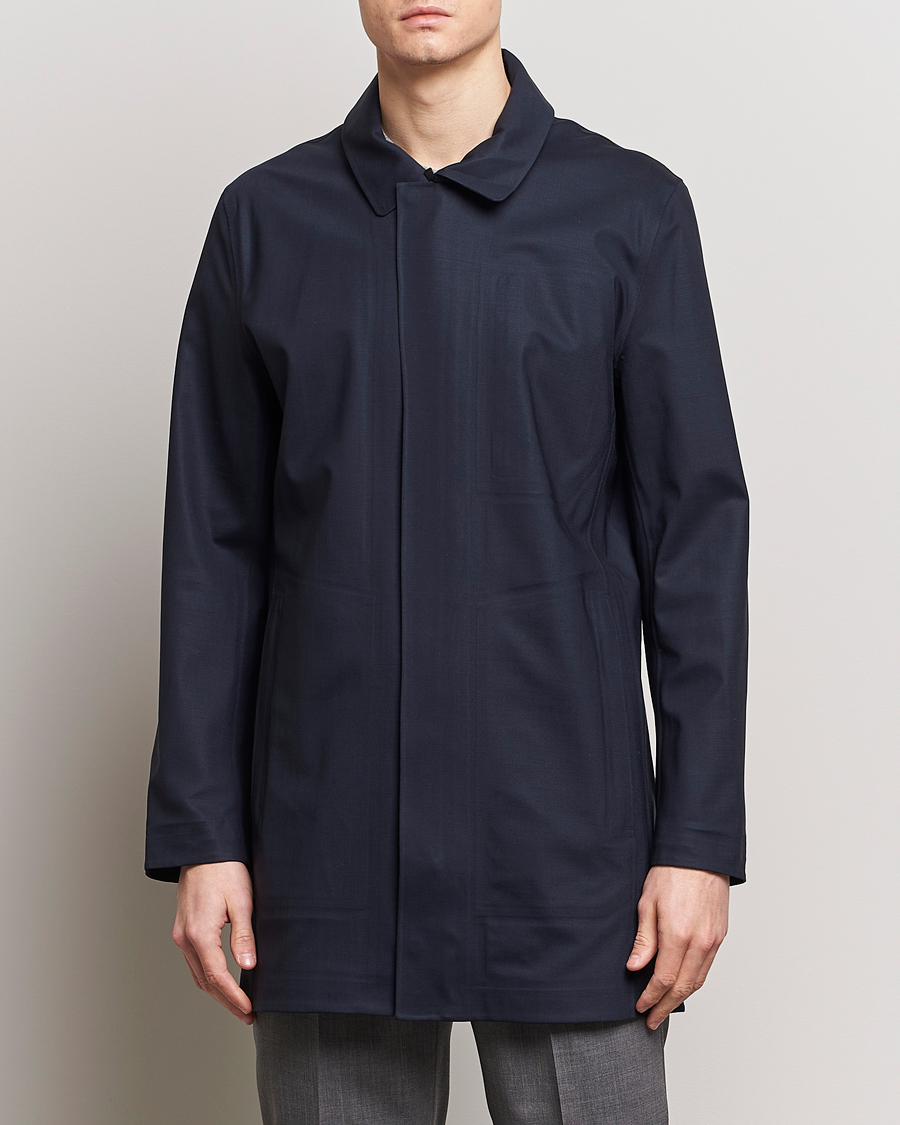 Hombres | Abrigos y chaquetas | UBR | Sky Fall Savile Waterproof Wool Coat Dark Navy