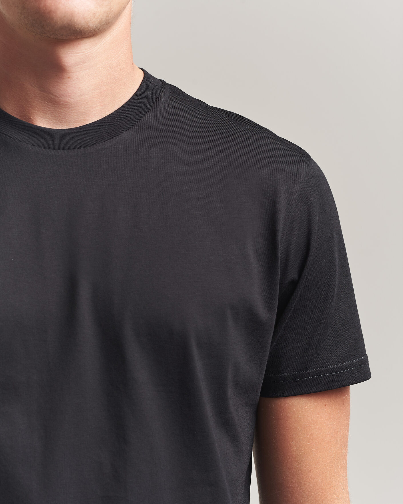 Hombres | Camisetas | Sunspel | Riviera Midweight T-Shirt Black