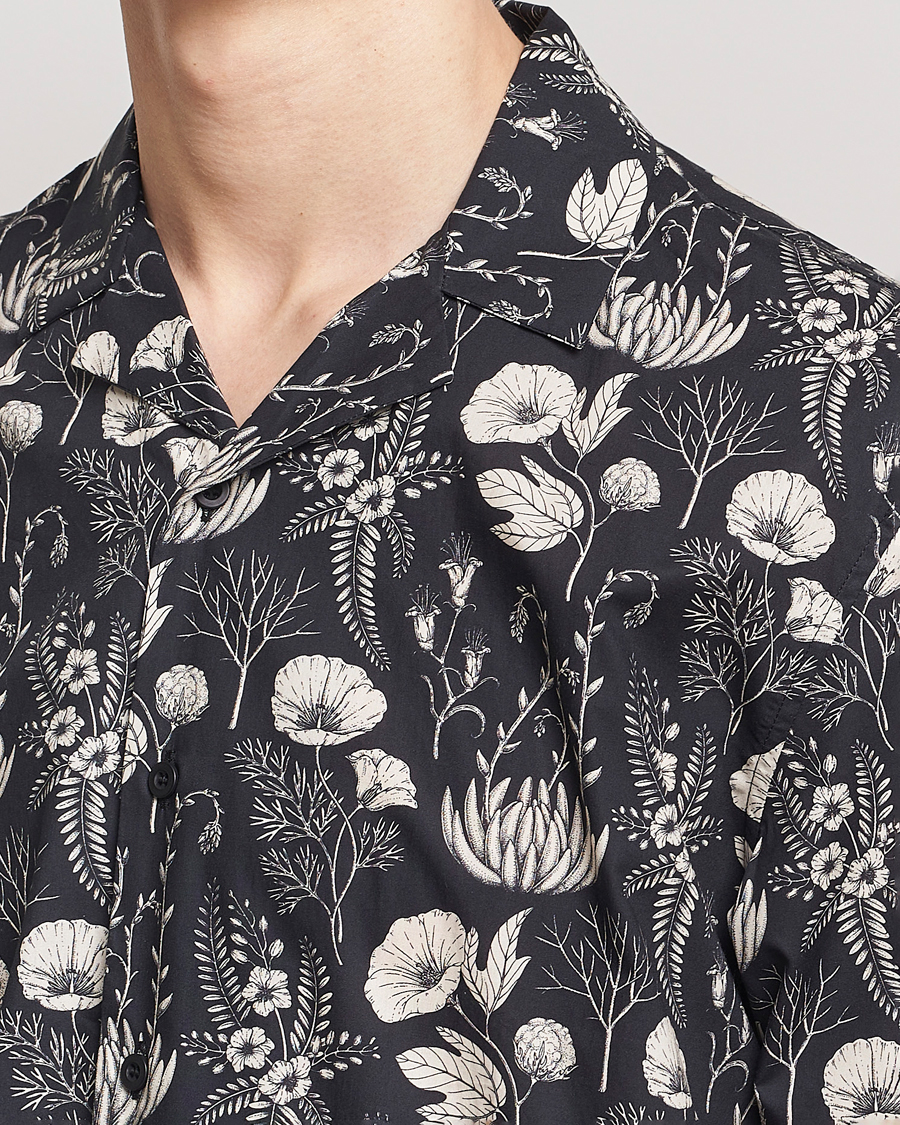 Hombres | Camisas | Sunspel | Katie Scott Short Sleeve Printed Resort Shirt Black