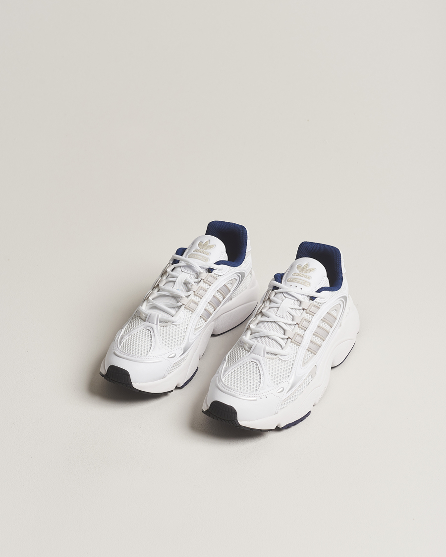 Hombres |  | adidas Originals | Ozmillen Running Sneaker Won White
