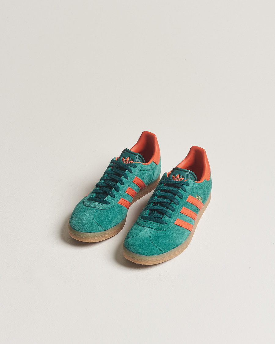 Hombres | Zapatos de ante | adidas Originals | Gazelle Sneaker Green/Red