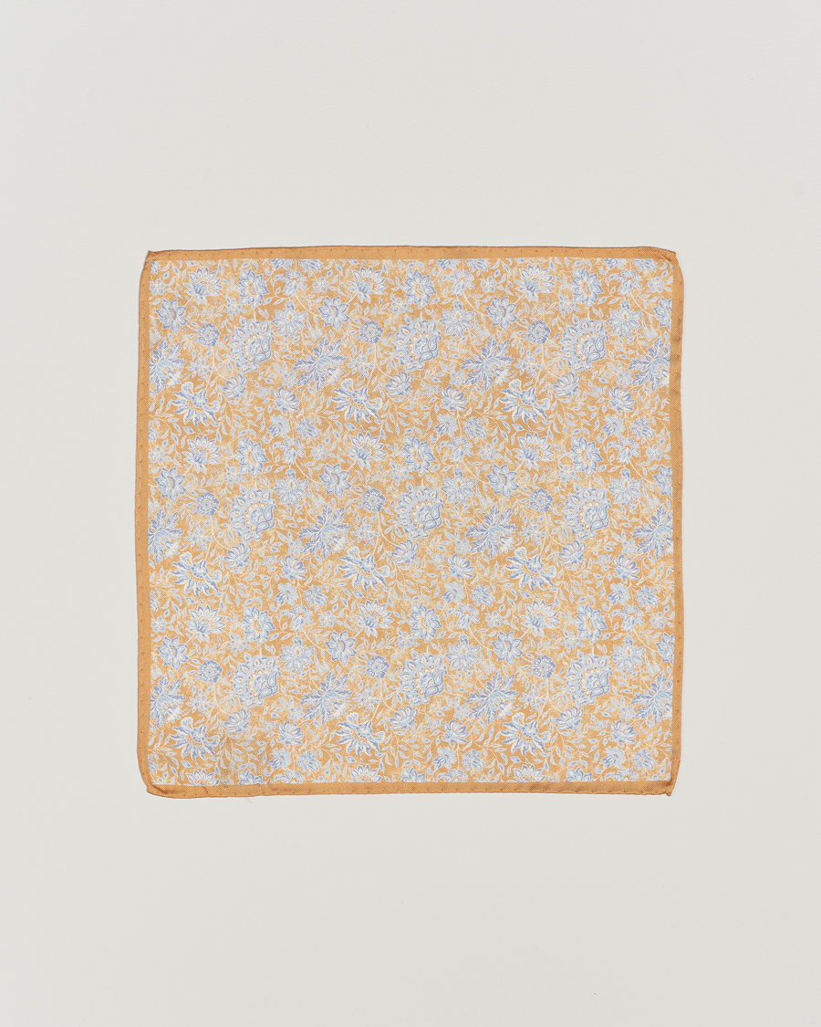 Hombres | Amanda Christensen Silk Oxford Printed Flower Pocket Square Yellow | Amanda Christensen | Silk Oxford Printed Flower Pocket Square Yellow