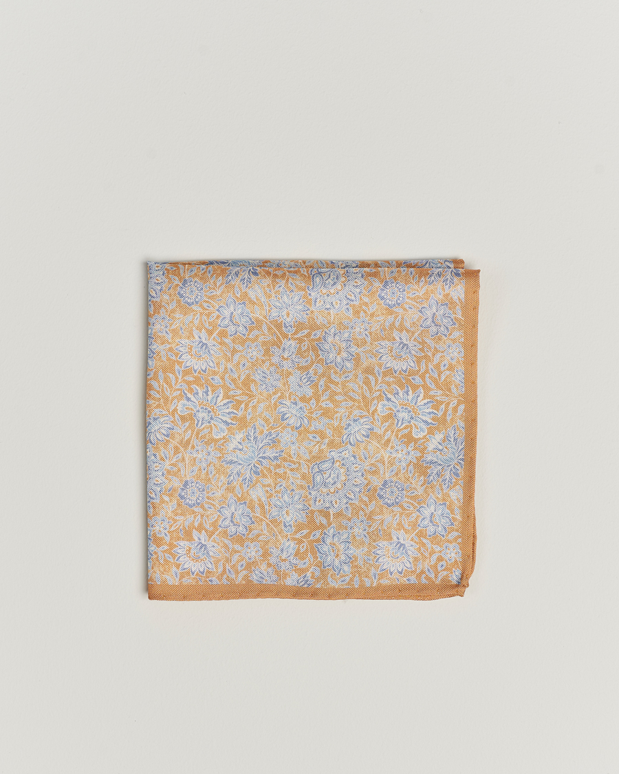 Hombres | Amanda Christensen Silk Oxford Printed Flower Pocket Square Yellow | Amanda Christensen | Silk Oxford Printed Flower Pocket Square Yellow