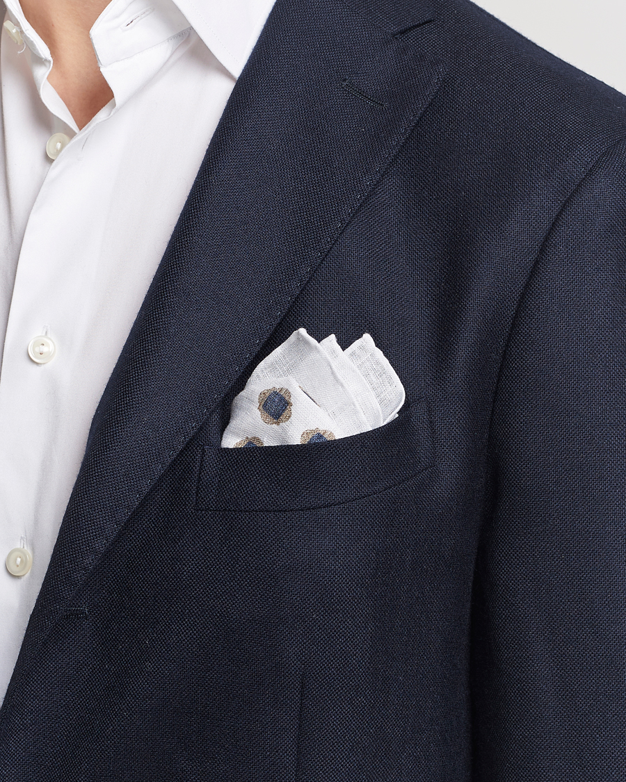 Hombres | Business casual | Amanda Christensen | Linen Printed Medallion Pocket Square White