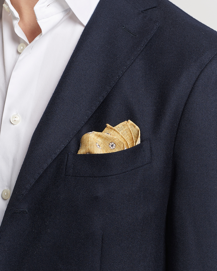 Hombres | Business casual | Amanda Christensen | Linen Printed Flower Pocket Square Yellow