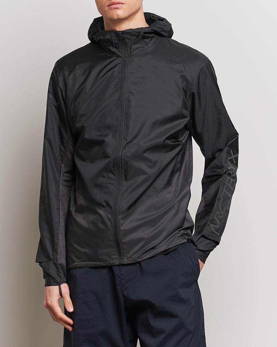Hombres | Abrigos y chaquetas | Arc\'teryx | Norvan Windshell Hooded Jacket Black/Graphite
