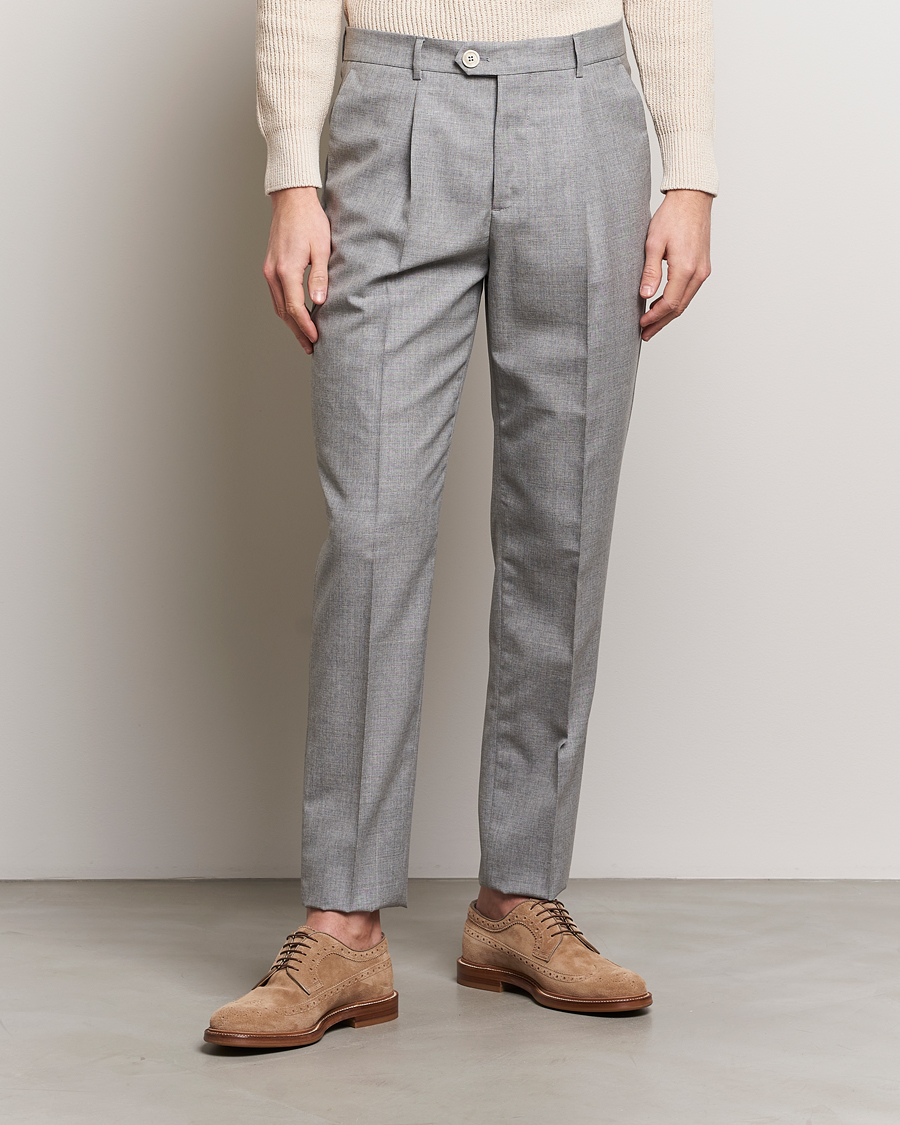 Hombres | Italian Department | Brunello Cucinelli | Pleated Wool Trousers Light Grey