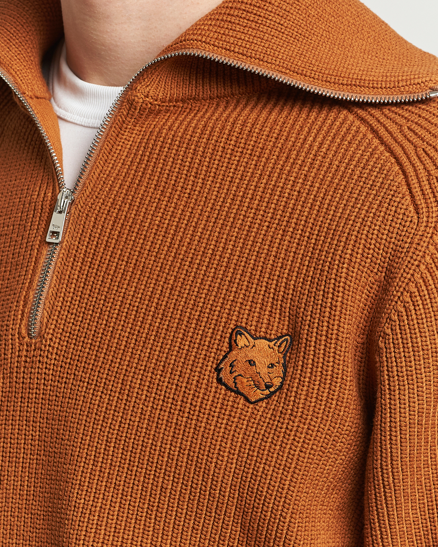 Hombres | Jerséis y prendas de punto | Maison Kitsuné | Tonal Fox Head Ribbed Half Zip Tobacco