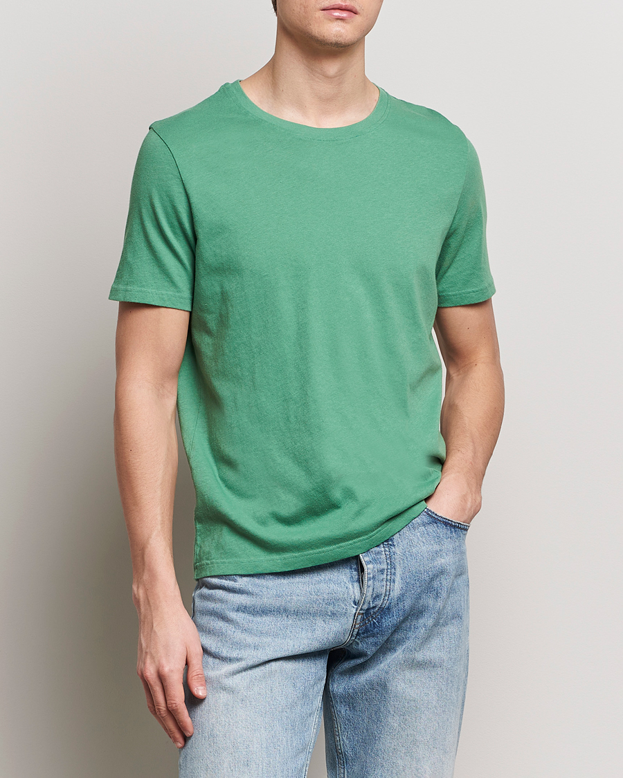 Hombres |  | Merz b. Schwanen | Organic Cotton Washed Crew Neck T-Shirt Grass Green