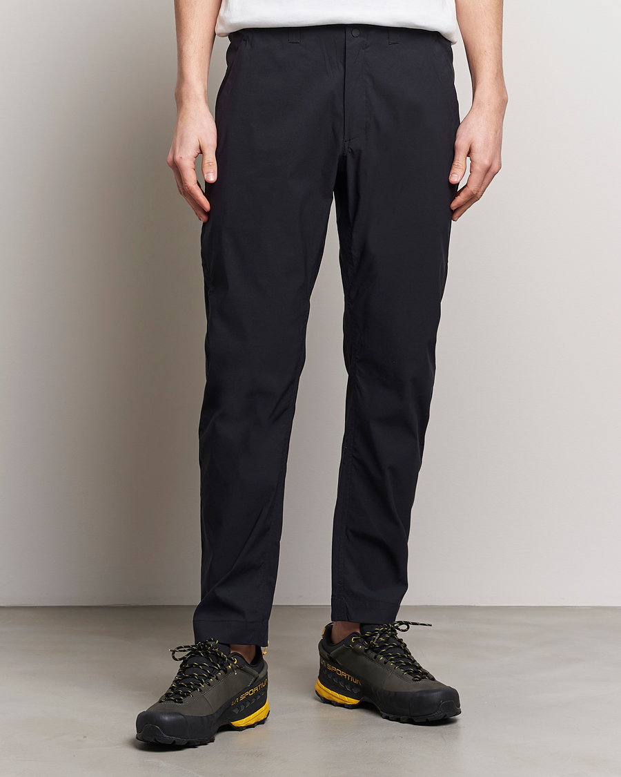 Hombres | Pantalones | Peak Performance | Commuter Pants Black