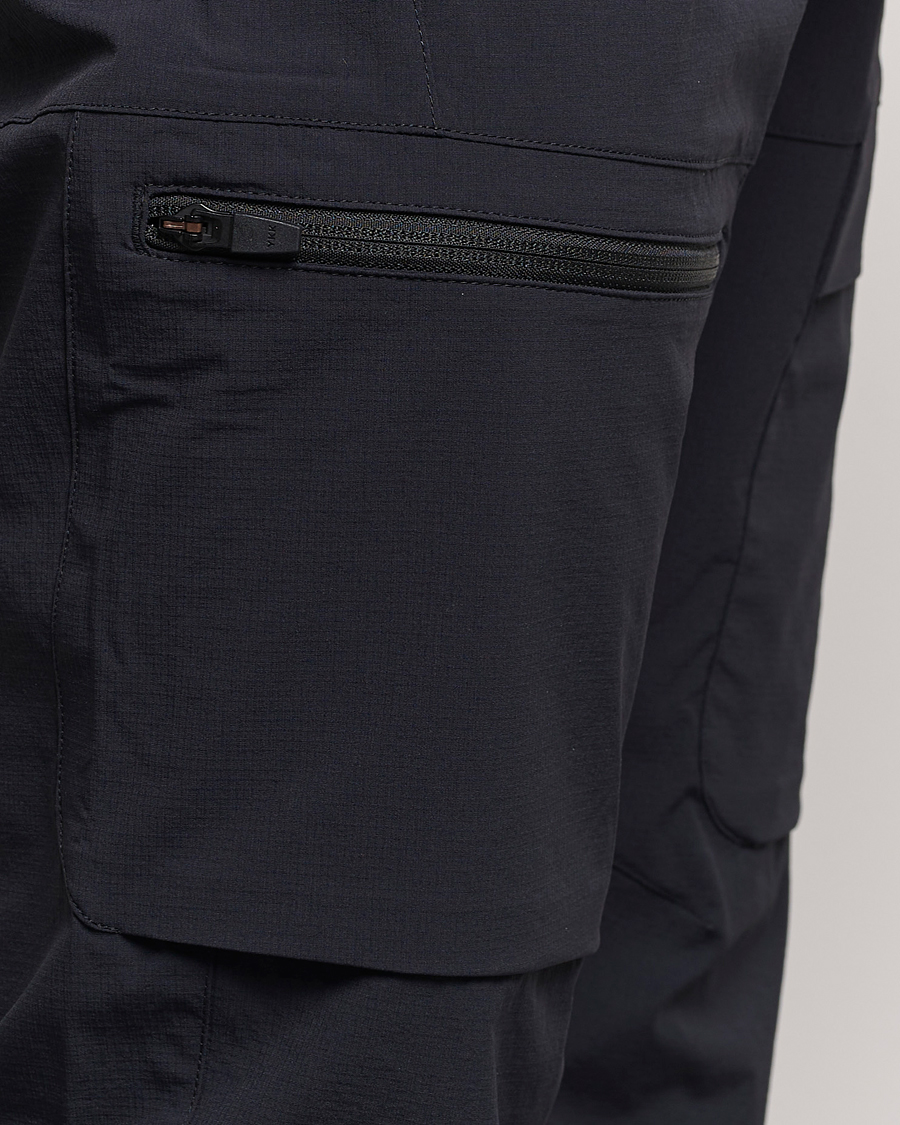 Hombres | Pantalones | Peak Performance | Light Cargo Pants Black