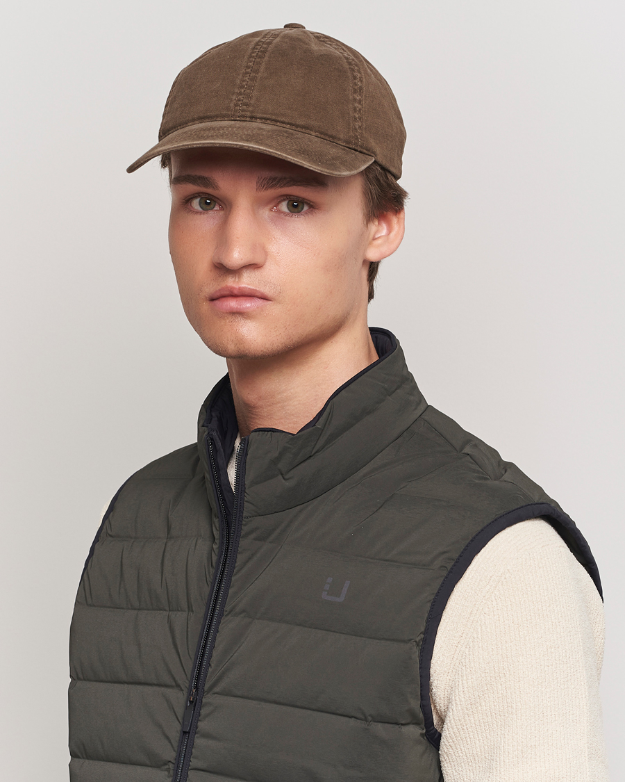 Hombres | Varsity Headwear Washed Cotton Baseball Cap Dark Beige | Varsity Headwear | Washed Cotton Baseball Cap Dark Beige