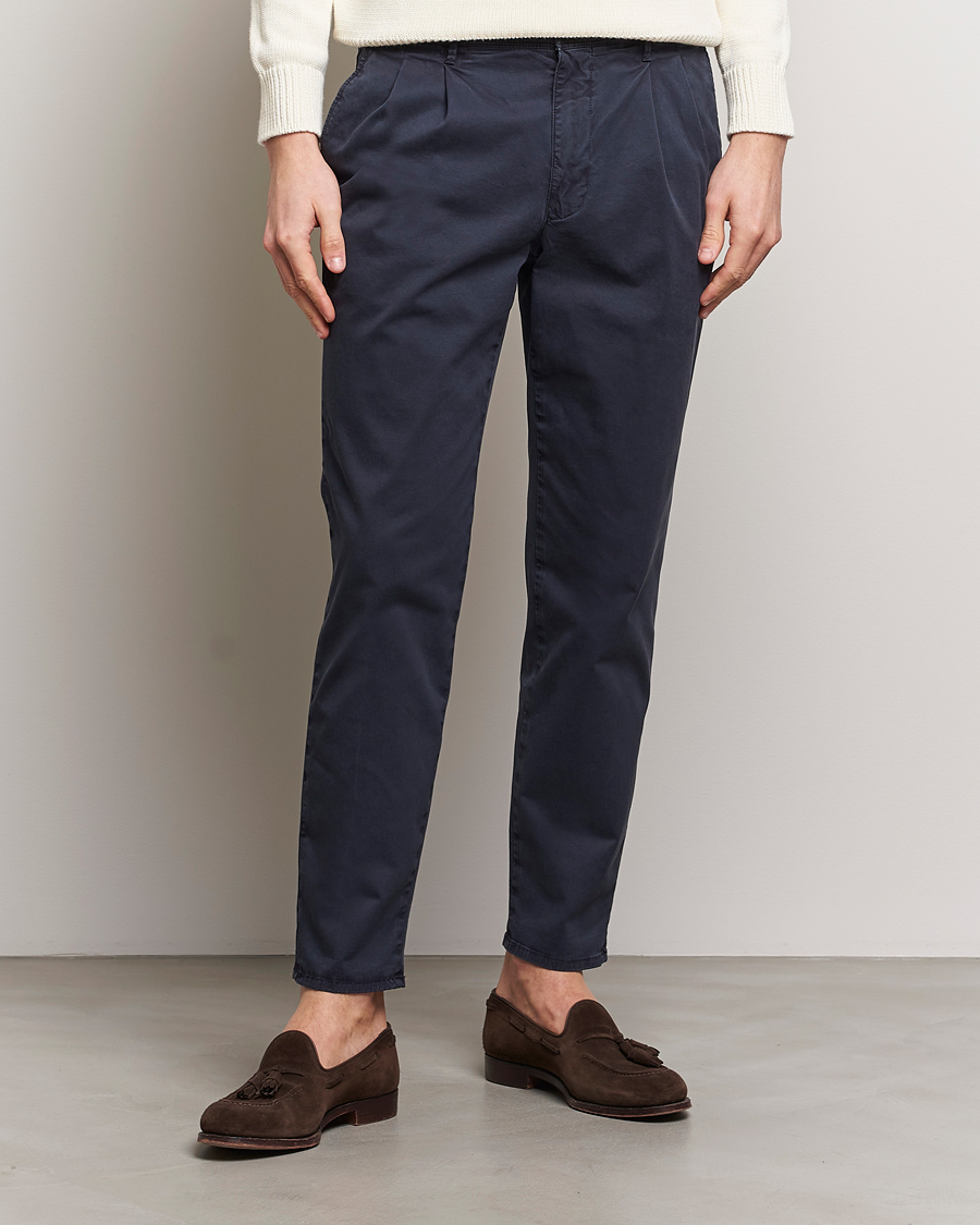 Hombres | Italian Department | Incotex | Tapered Fit Pleated Slacks Navy