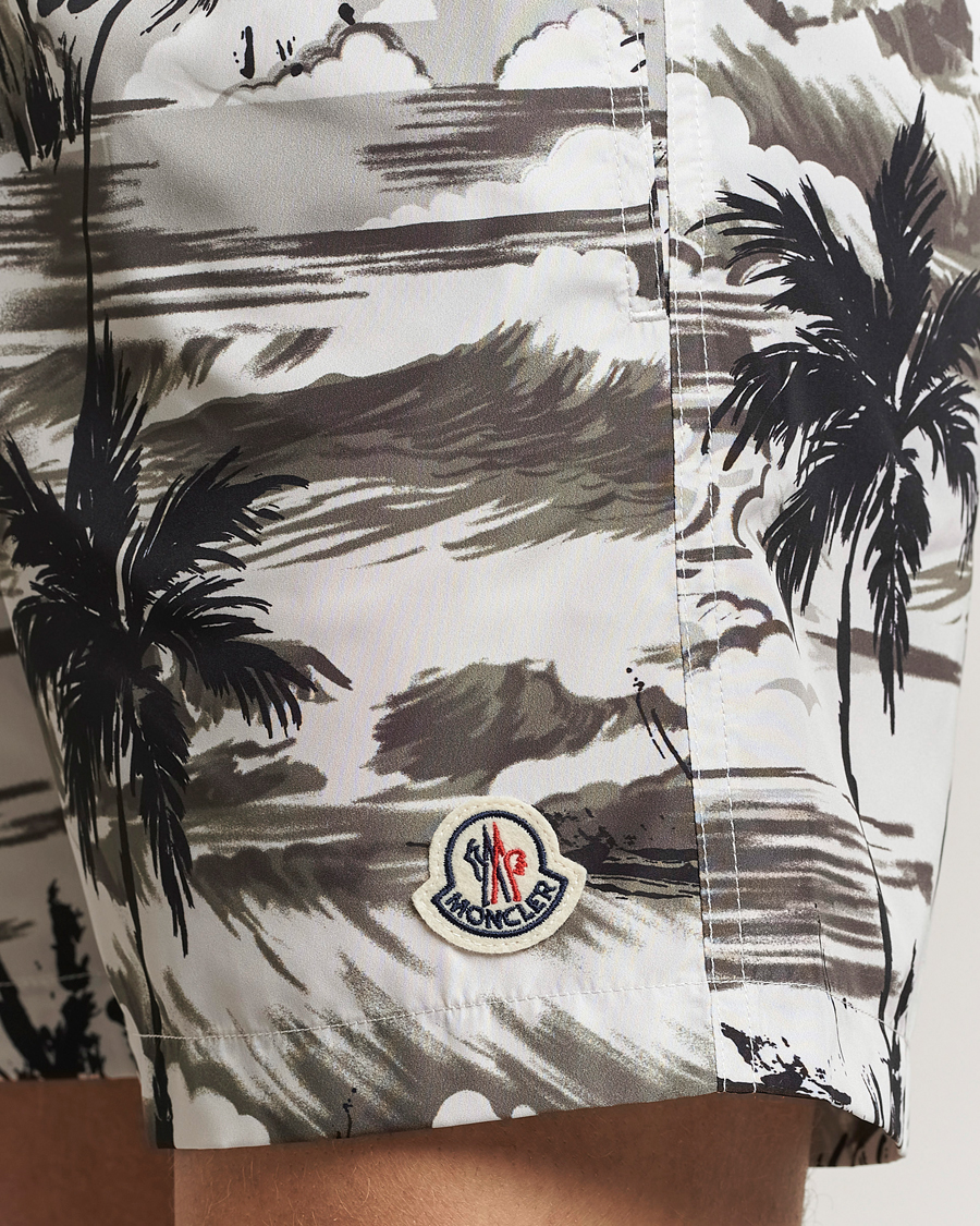 Hombres | Bañadores | Moncler | Palm Printed Swim Shorts White/Olive
