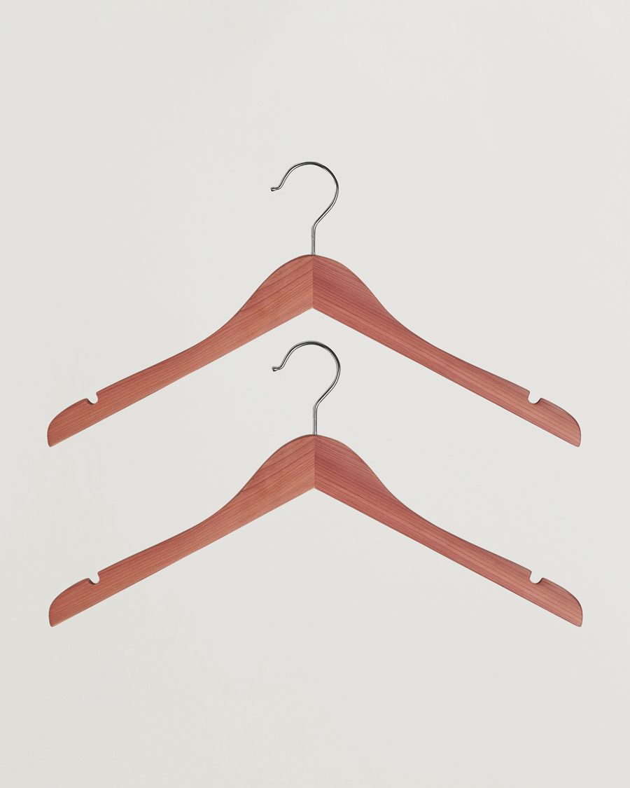 Hombres | Exclusivas de Care of Carl | Care with Carl | 2-Pack Cedar Wood Shirt Hangers
