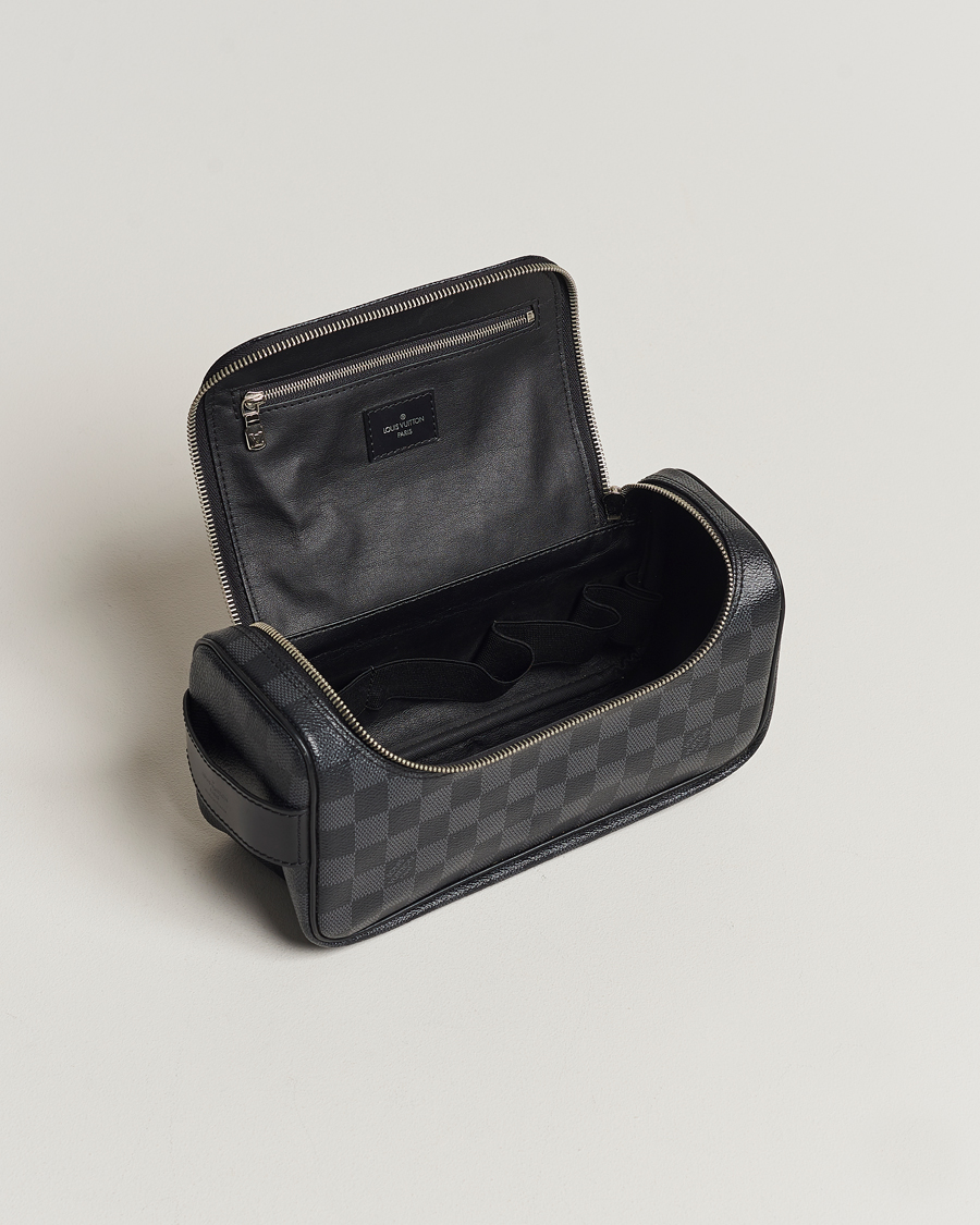 Hombres | Louis Vuitton Pre-Owned Toiletry Bag Damier Graphite | Louis Vuitton Pre-Owned | Toiletry Bag Damier Graphite