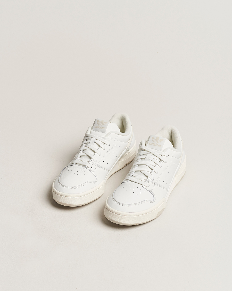 Hombres | adidas Originals Team Court 2 Sneaker Off White | adidas Originals | Team Court 2 Sneaker Off White