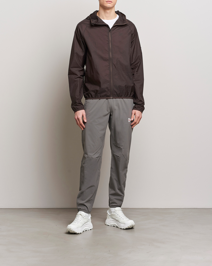 Hombres | Abrigos y chaquetas | District Vision | Ultralight Packable DWR Wind Jacket Cacao